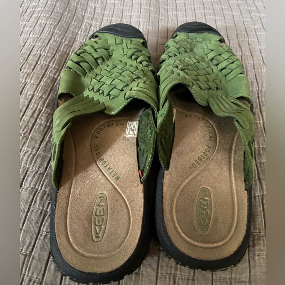 Women’s Keen Isabella woven leather slides, size 9, green nubuck, light wear.
